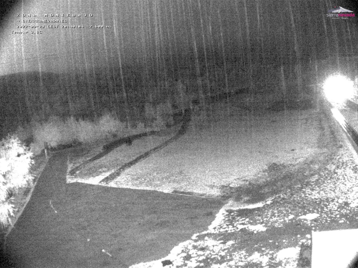 Storm_Malaga's tweet photo. PRIMERA NEVADA de la temporada en #SierraNevada a partir de los 2.600 metros. https://t.co/jLV1kBmQpK