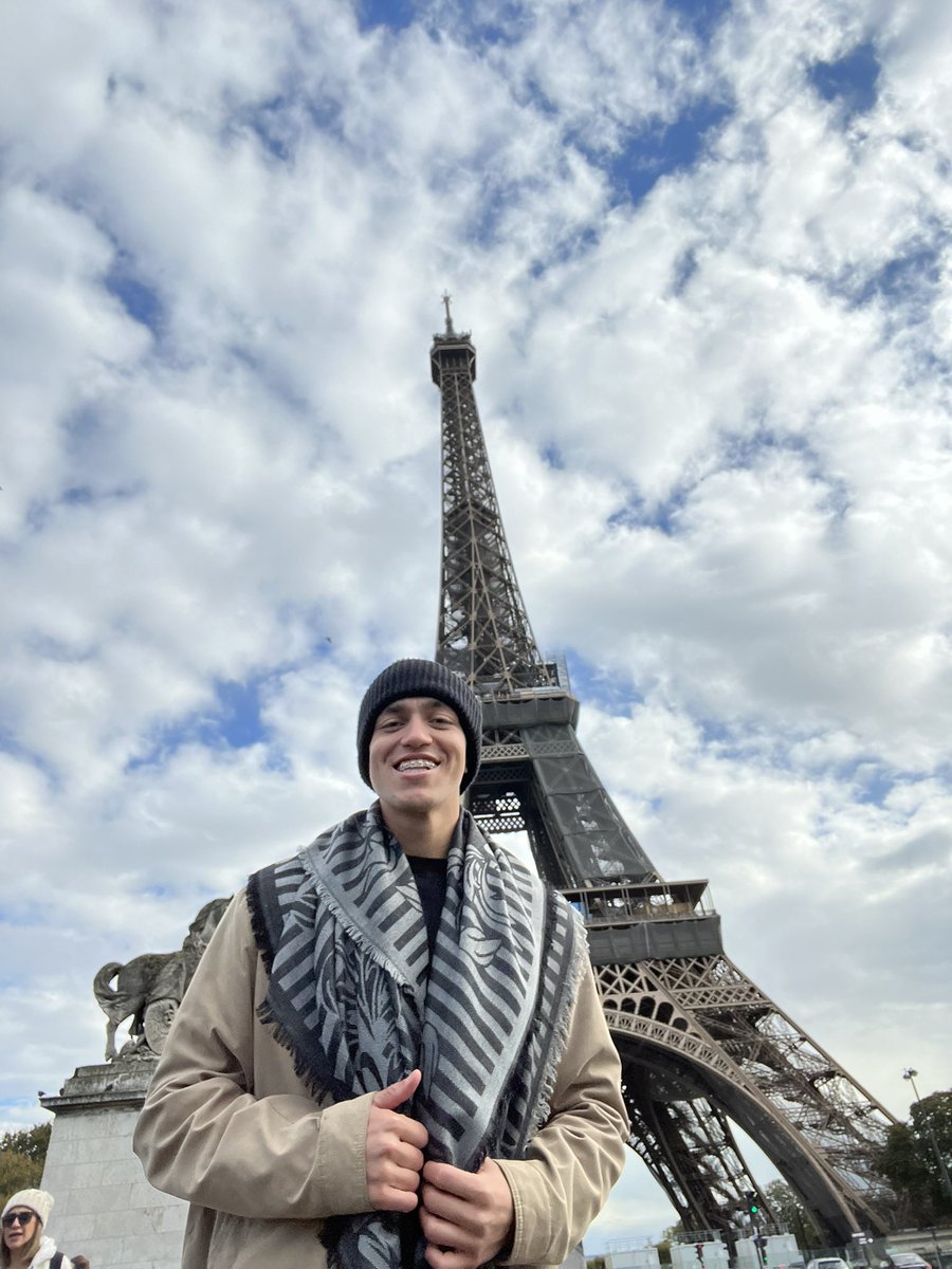metelecalma's tweet photo. Elegancia la de Francia 🇫🇷 https://t.co/mzwUoAcD5o