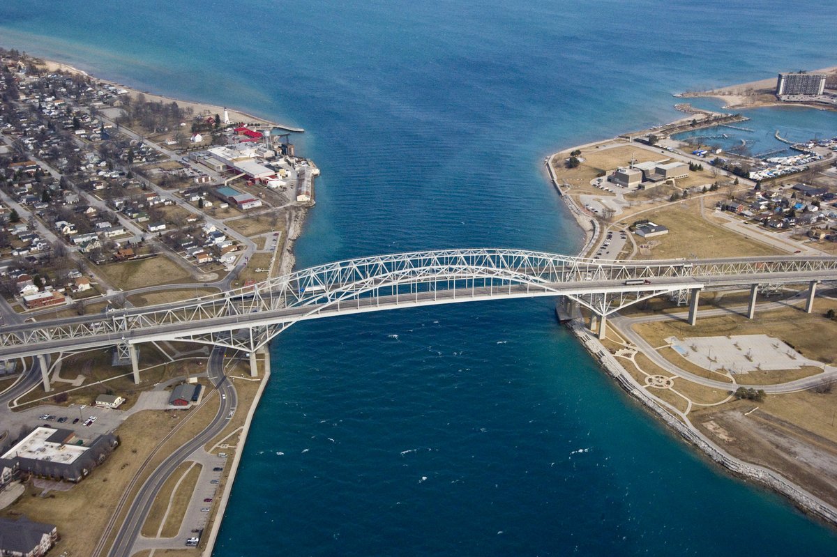 MichiganDOT's tweet photo. International crossings celebrate switch to new toll systems https://t.co/bwZFLxx7AL https://t.co/3ZUgtMp3Do