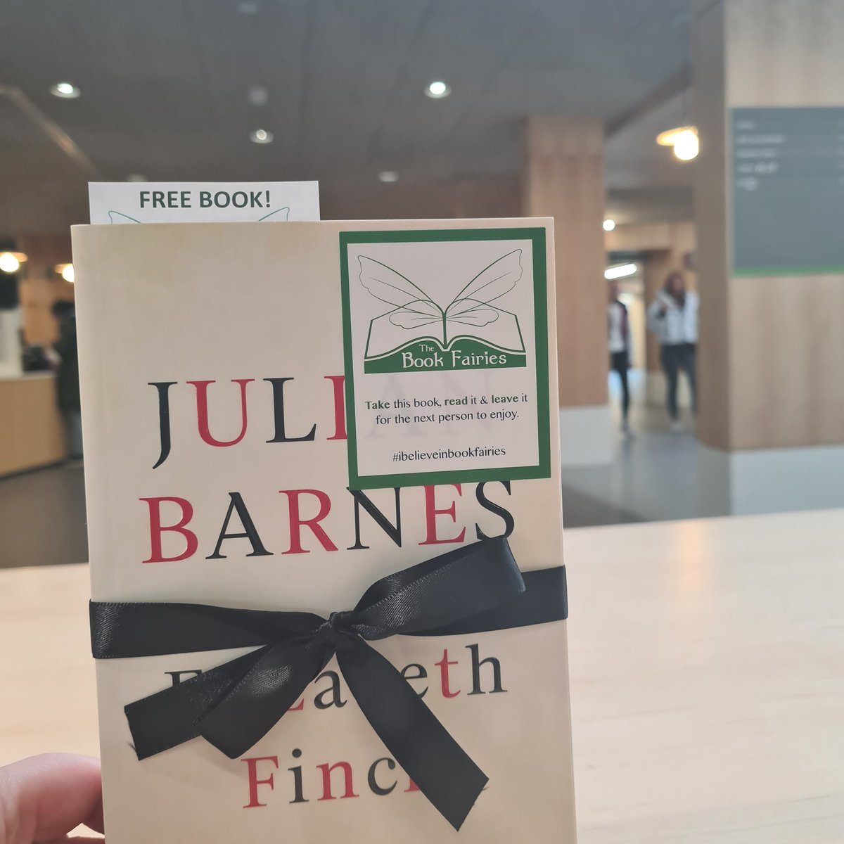 A copy of Elizabeth Finch by Julian Barnes has been hidden at the University of Stirling today. Will you be the lucky finder?
#ibelieveinbookfairies #VintageBookFairies #BookFairyProofs #LiteraryFiction #Fiction #JulianBarnes #ElizabethFinch