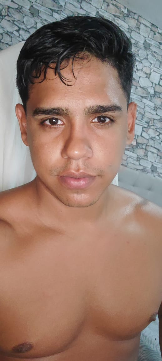 CatariClub's tweet photo. HOLA! 
꧁꧂ ಥ_ಥ Ramiro está en vivo en Cam4 ಥ_ಥ ꧁꧂
Watch @RamiroCatari  LIVE here 👇 NOW:        
➡️https://t.co/LA1YEWV9l9⬅️
❤️‍🔥@Cam4 #ComeToCAM4❤️‍🔥 
🔥https://t.co/FeA3o1A7nY🔥 https://t.co/iCa2QqoKoS