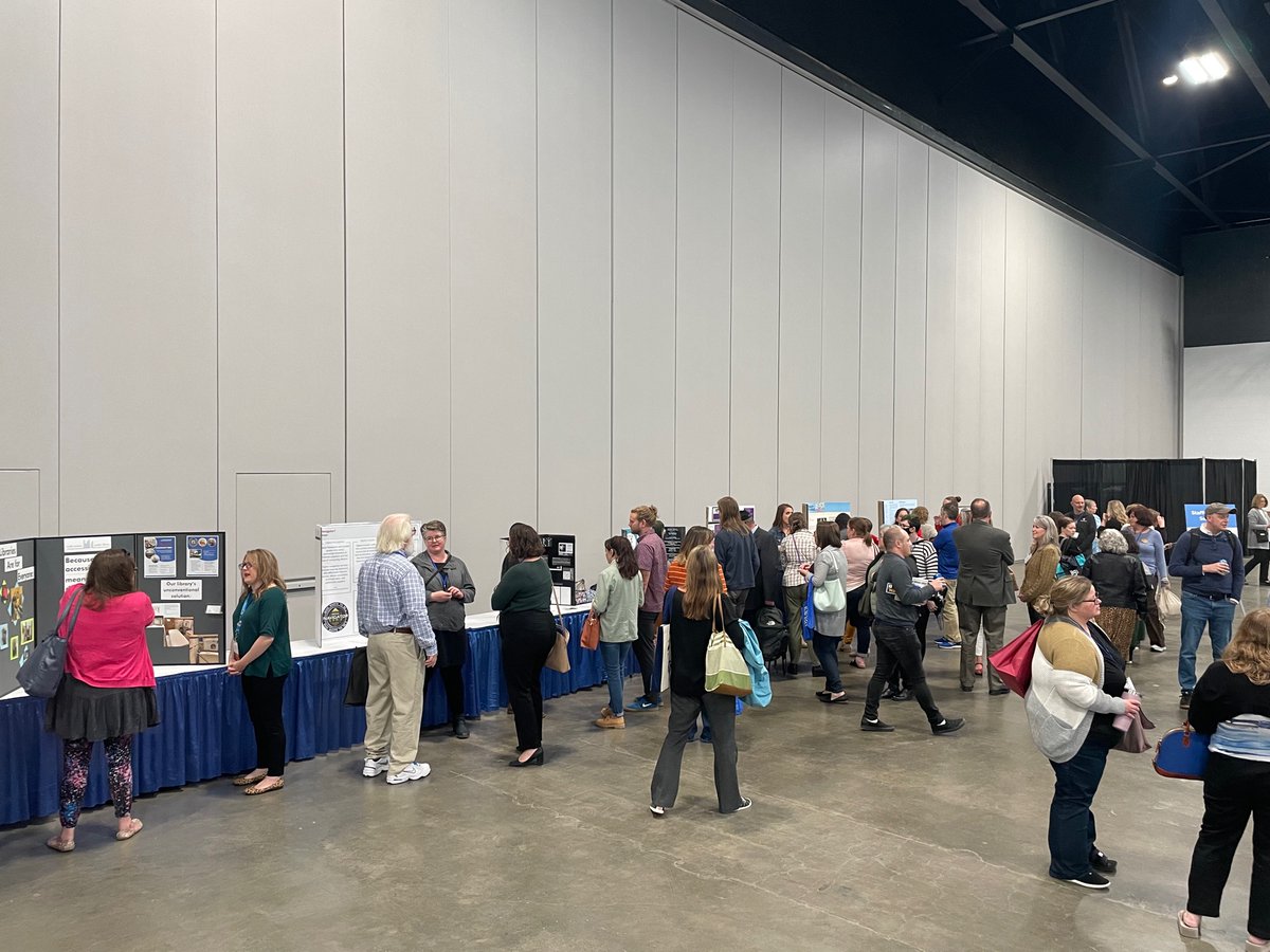 queenknitalot's tweet photo. #OLC22 fun at the expo. https://t.co/4y3VMjQarz