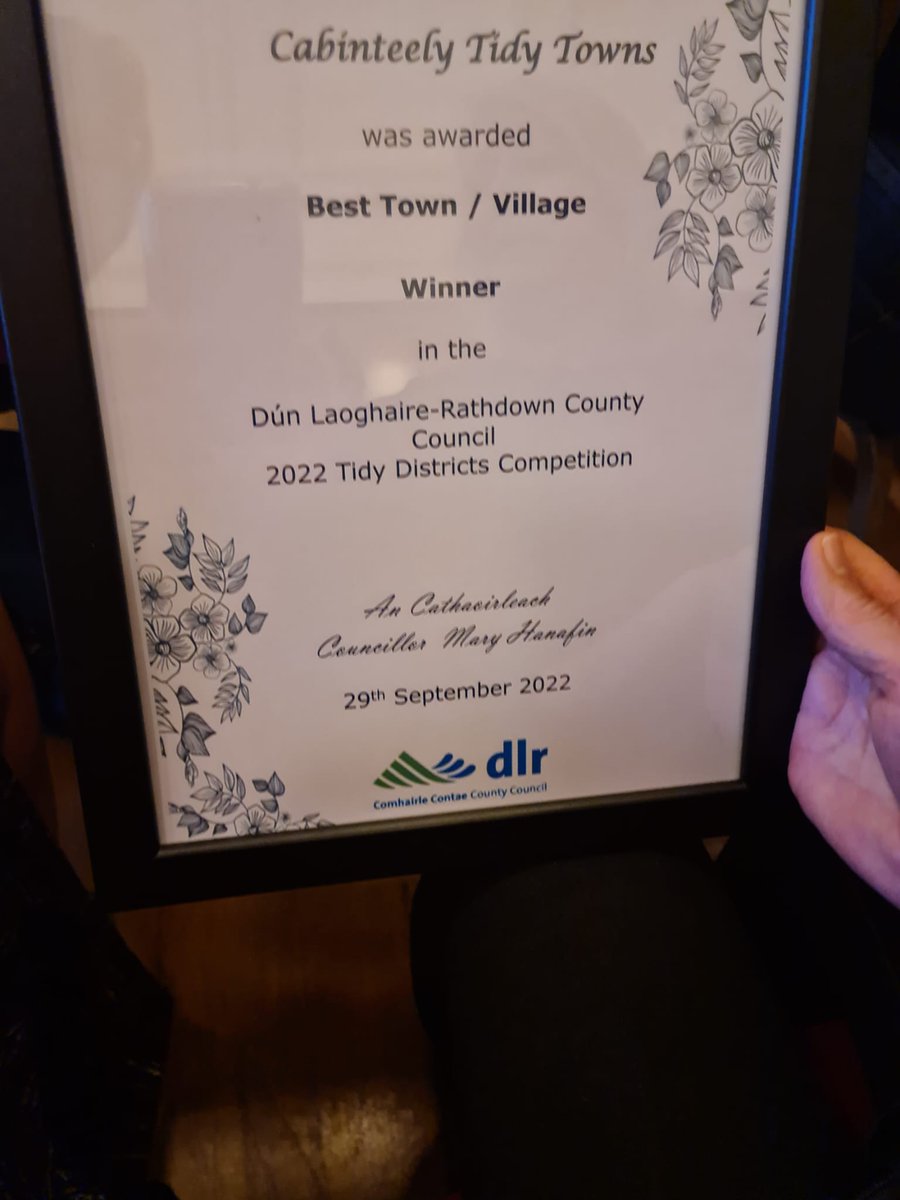 Delighted to win Best Town/Village Award  in DLR Tidy Districts Competition tonight. Thank you to all our hard working volunteers #cabinteelytidytowns # dlr #dlrtidydistricts