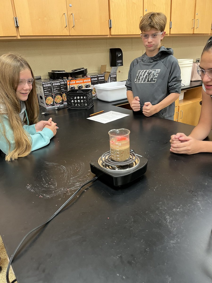 MrsKonarska's tweet photo. Lab Day=Fun. #WARH https://t.co/zwDaAi85Dt