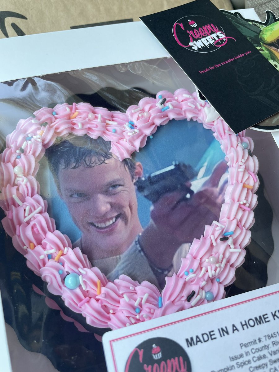 caffeinatedcaro's tweet photo. I AM SCREAMING https://t.co/0pyDCUj4Zo