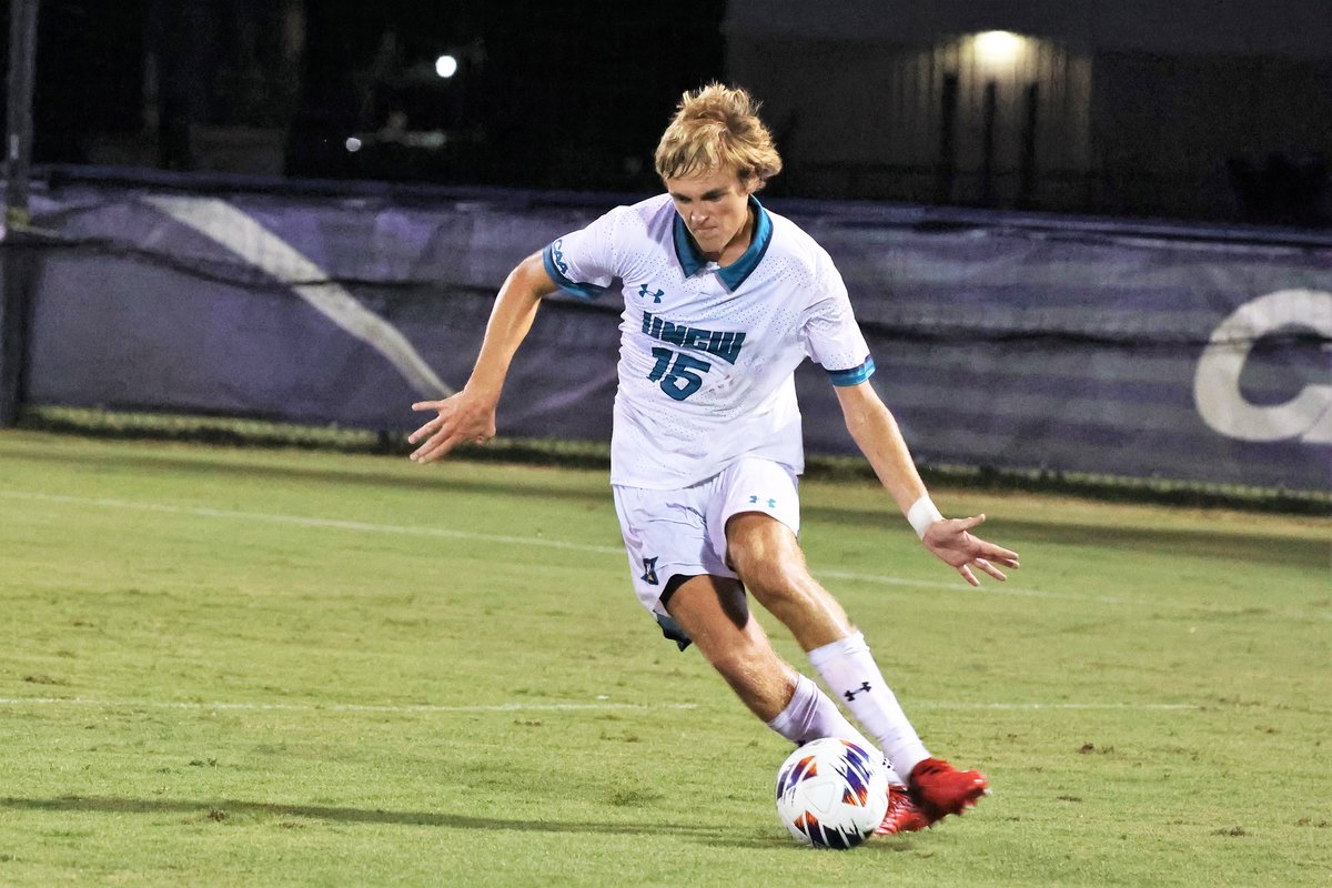 UNCWMenssoccer's tweet photo. DYK | The Seahawks are tied for fourth in the country with a 62.5% shutout percentage!

#UNCW has fashioned five clean sheets through eight games this year.

#HawkYeah #1Team1Goal https://t.co/EqSKO01JX7