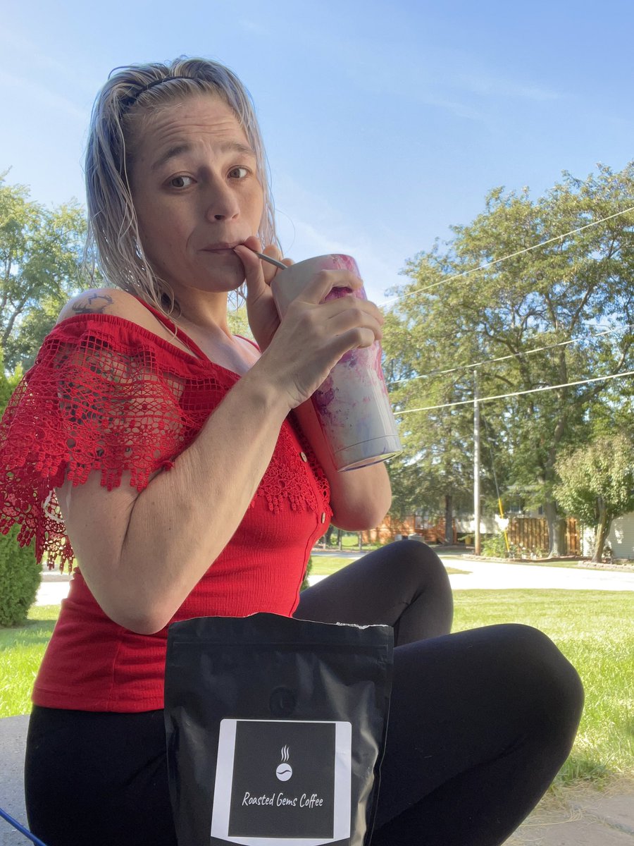 Nerditudes's tweet photo. Enjoying the best coffee on beautiful fall day! #NationalCoffeeDay @RoastedGems @BrandiLogston #CoffeeDay #Coffee https://t.co/bMJg7lHIwU