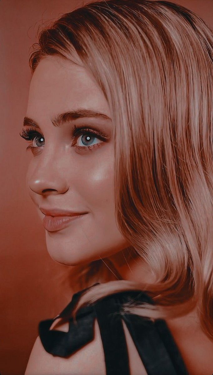 يُقــال أنّ الجميلات مزاجهُــن صعـب جــداً ..