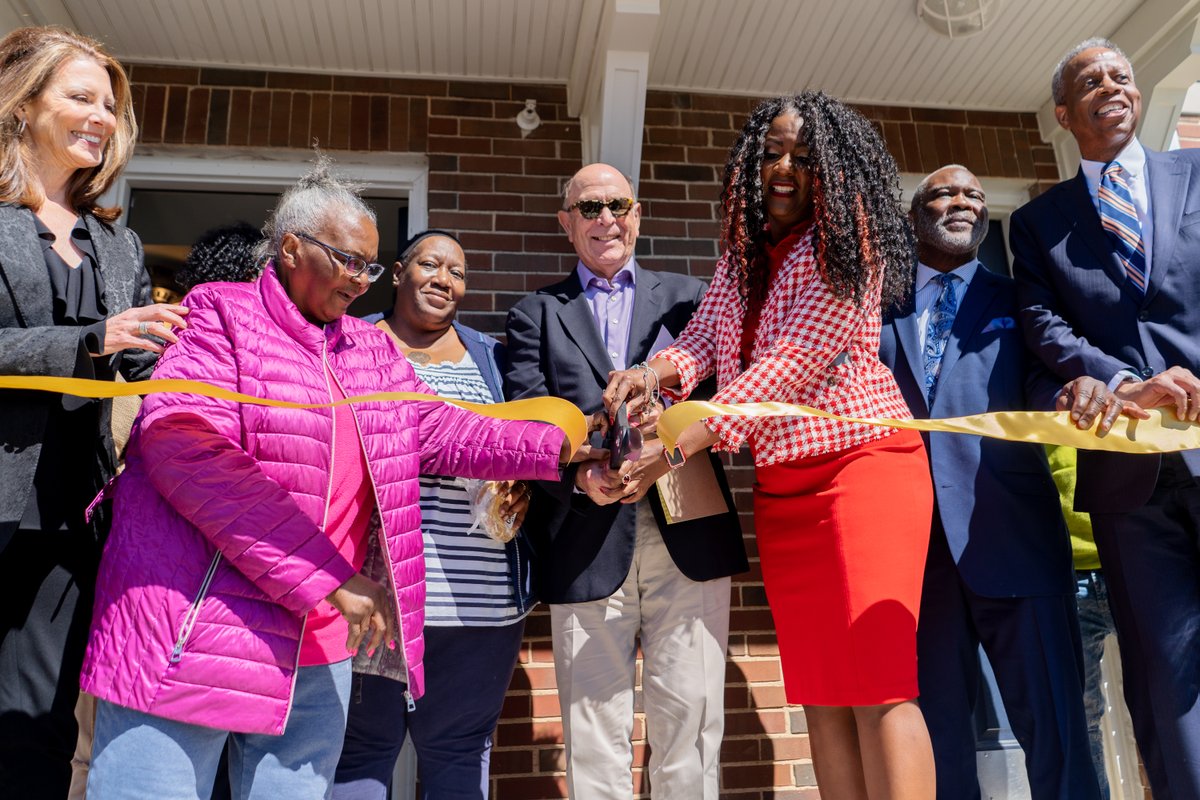 brianmmunoz's tweet photo. Today marks the grand opening of Preservation Square — a group of 700 mixed-income apartments north of downtown #StLouis — with officials including and from: @SaintLouisMayor, @McCormackBaron, @PageForward5, and @HUDgov. More soon at @stlpublicradio. https://t.co/3VaVpG0K1Q