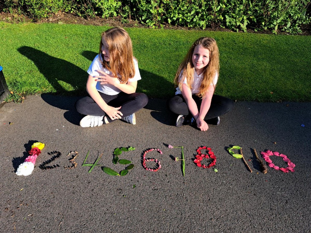 sarahkandi's tweet photo. Making maths fun, Outdoors maths ➗ 😍
@mathsweekscot 
@SchoolBroomhill https://t.co/WIgFMfg0t7