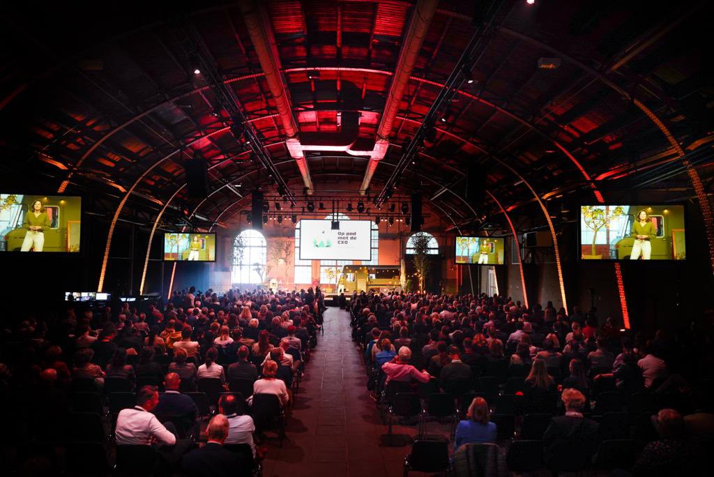 De #DagvandeStad 2022 zit erop! Wij kijken terug op een mooie dag vol inspiratie, ontmoetingen en ideeën om morgen mee aan de slag te gaan! 

Blijf ons volgen op dedagvandestad.nl. Binnenkort delen we de aftermovie en kun je lezingen terugkijken. 

Tot volgend jaar! 🙌🏻