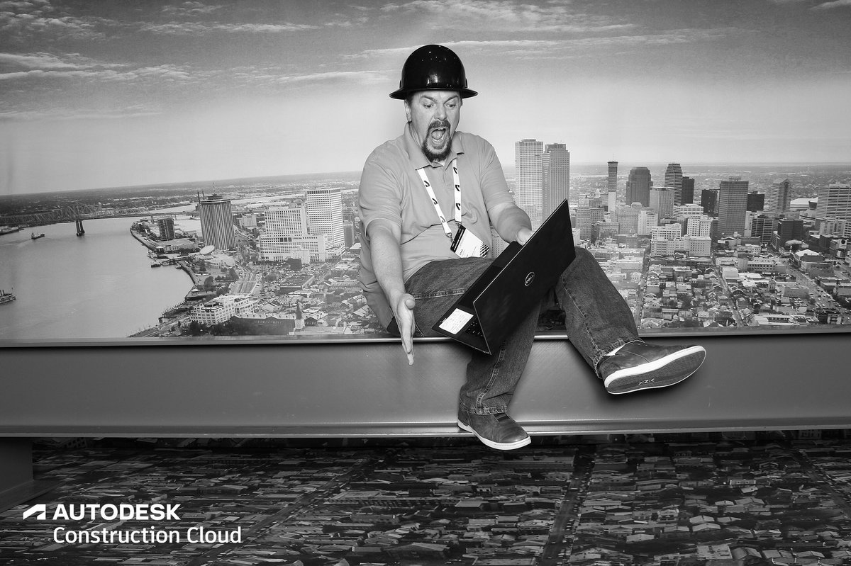 c4m7m6's tweet photo. Be careful with tech working at height. #constructionAtAU #AU2022 https://t.co/Cwp8jPg8d3