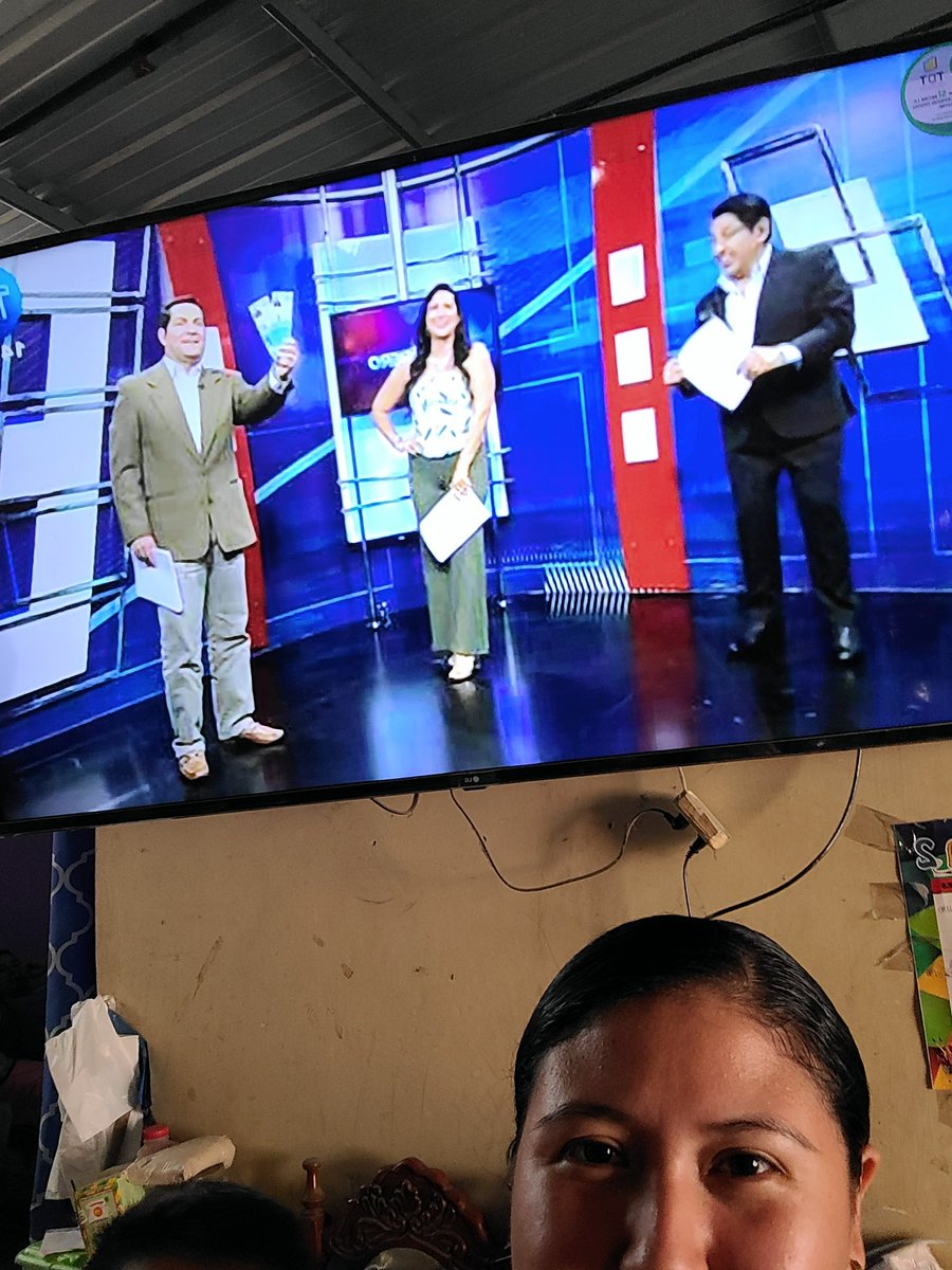 GilcesKatherine's tweet photo. @tctelevision Los nombres de los presentadores del programa entre ellas son Gisella Bayona, Rocio Cedeño, Maria Fernanda Perrone, Mauricio Ayora y Gustavo Navarro https://t.co/QmQQVYNUSD
