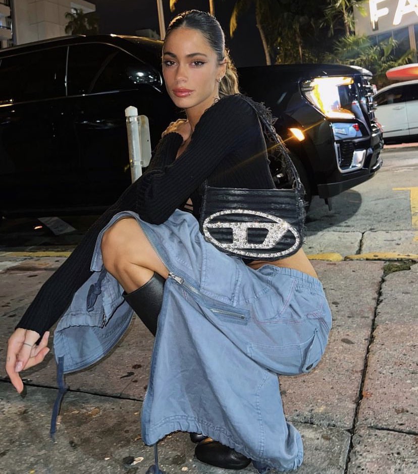 archivtini's tweet image. tini stoessel,prettiest woman on earth.