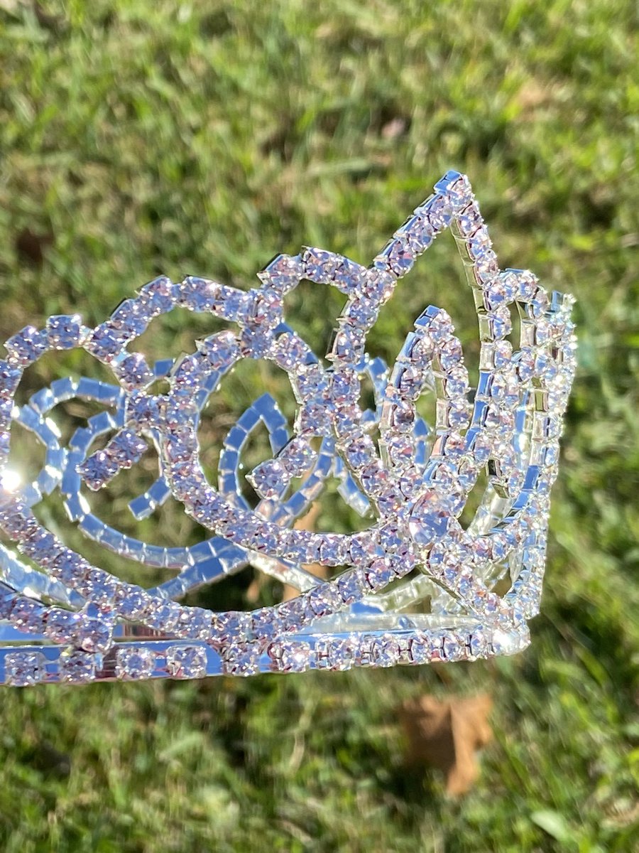 Homecoming 2022 is really taking shape. Science Hill Homecoming Parade begins at 5:15. You don’t want to miss these students in action. Queen ceremony begins at 6:30 inside the stadium <a href="/ScienceHill_JCS/">SCIENCE HILL HIGH SCHOOL</a> #GoToppers <a href="/jcityTNschools/">JohnsonCitySchools</a> #wearealltoppers #TfL