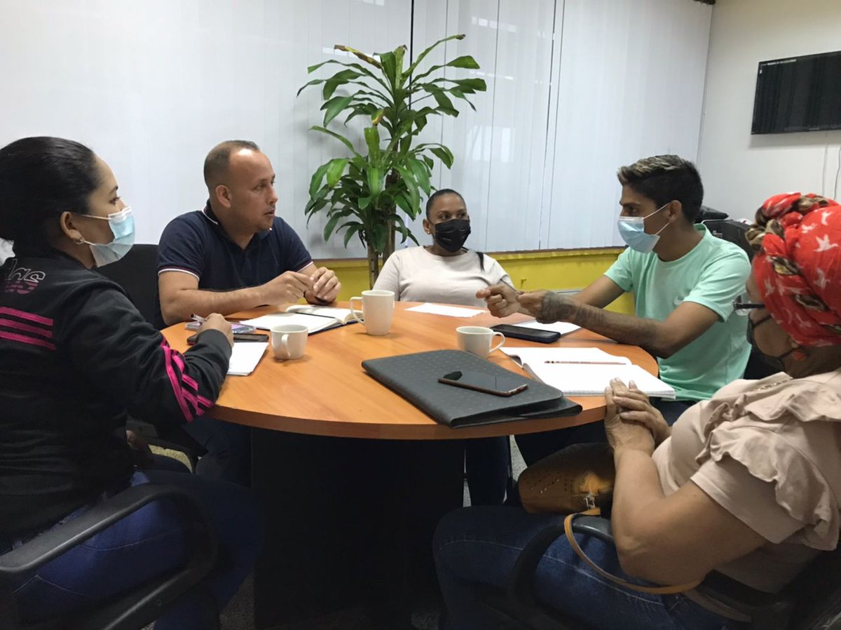 Sostuve importante reunión de trabajo con la Alba Bolívar Gerente de Educación del <a href="/Inpsasel_vzla/">Inpsasel_vzla</a> y Jonas Dujnas Director de Formación del @Incret_Oficial Cumpliendo con las instrucciones del Presidente <a href="/NicolasMaduro/">Nicolás Maduro</a> <a href="/torrealbaf/">Francisco Torrealba</a> para revisar avances de la formación Obrera