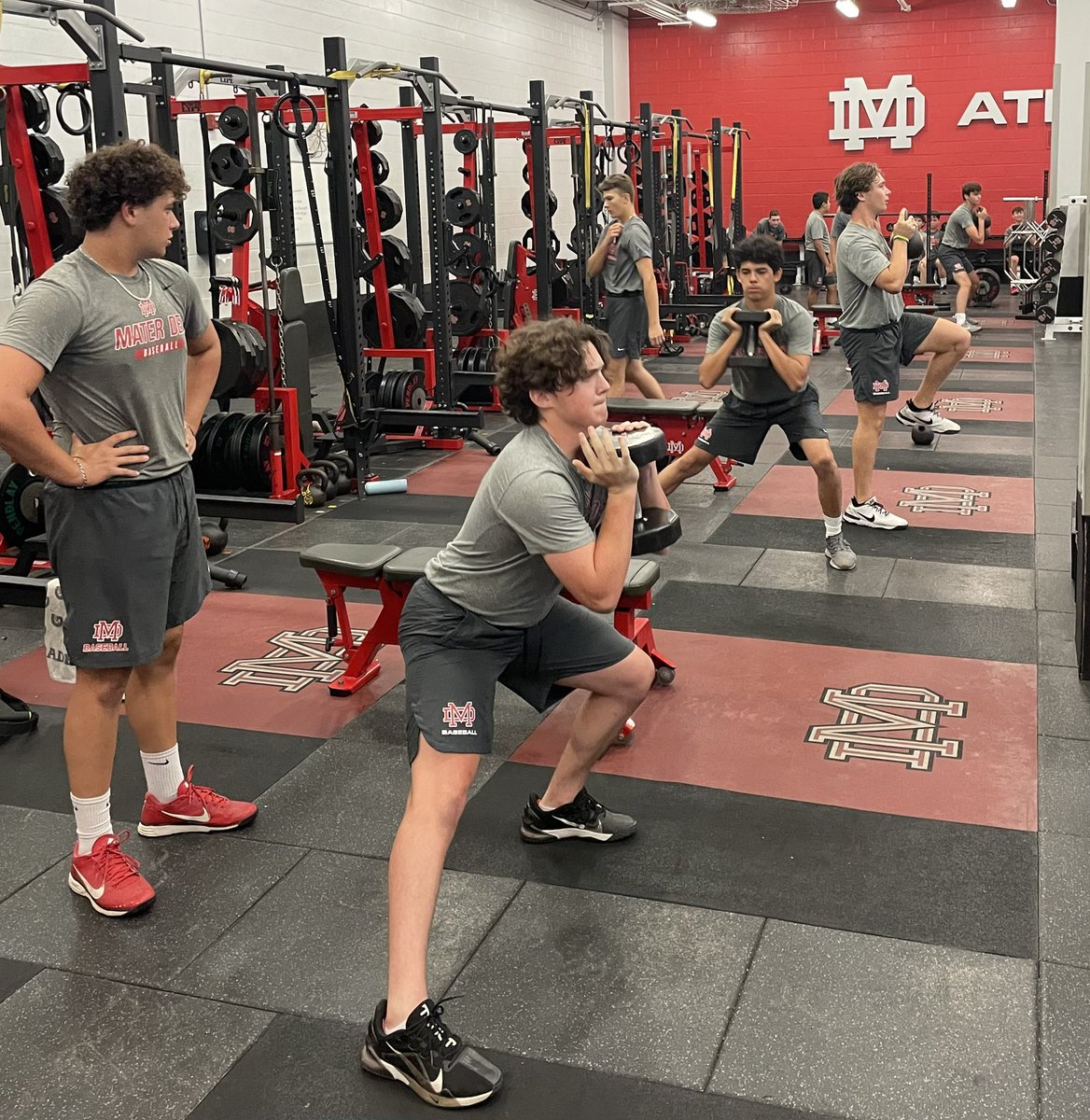 MDHS_Baseball's tweet photo. JV and Freshman getting after it this a.m. at their 6am lift. Great job putting in the work in the mornings gentlemen! #s2p #mdfamily #DawnPatrol #MDstrength @MD_Athletics @reidtfitness @truetemperbsbl @nikediamond https://t.co/2sknN7KDRV