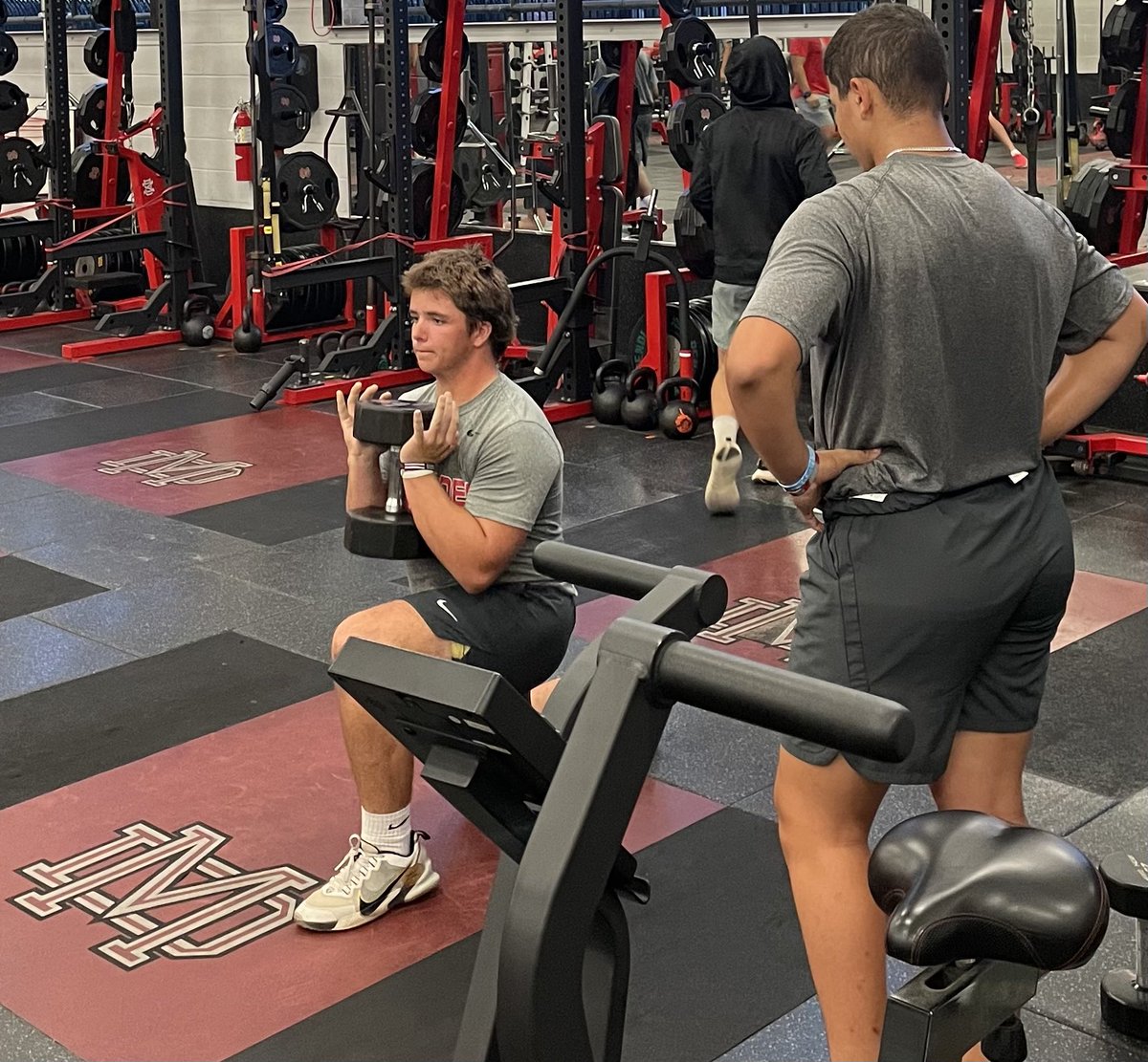 MDHS_Baseball's tweet photo. JV and Freshman getting after it this a.m. at their 6am lift. Great job putting in the work in the mornings gentlemen! #s2p #mdfamily #DawnPatrol #MDstrength @MD_Athletics @reidtfitness @truetemperbsbl @nikediamond https://t.co/2sknN7KDRV