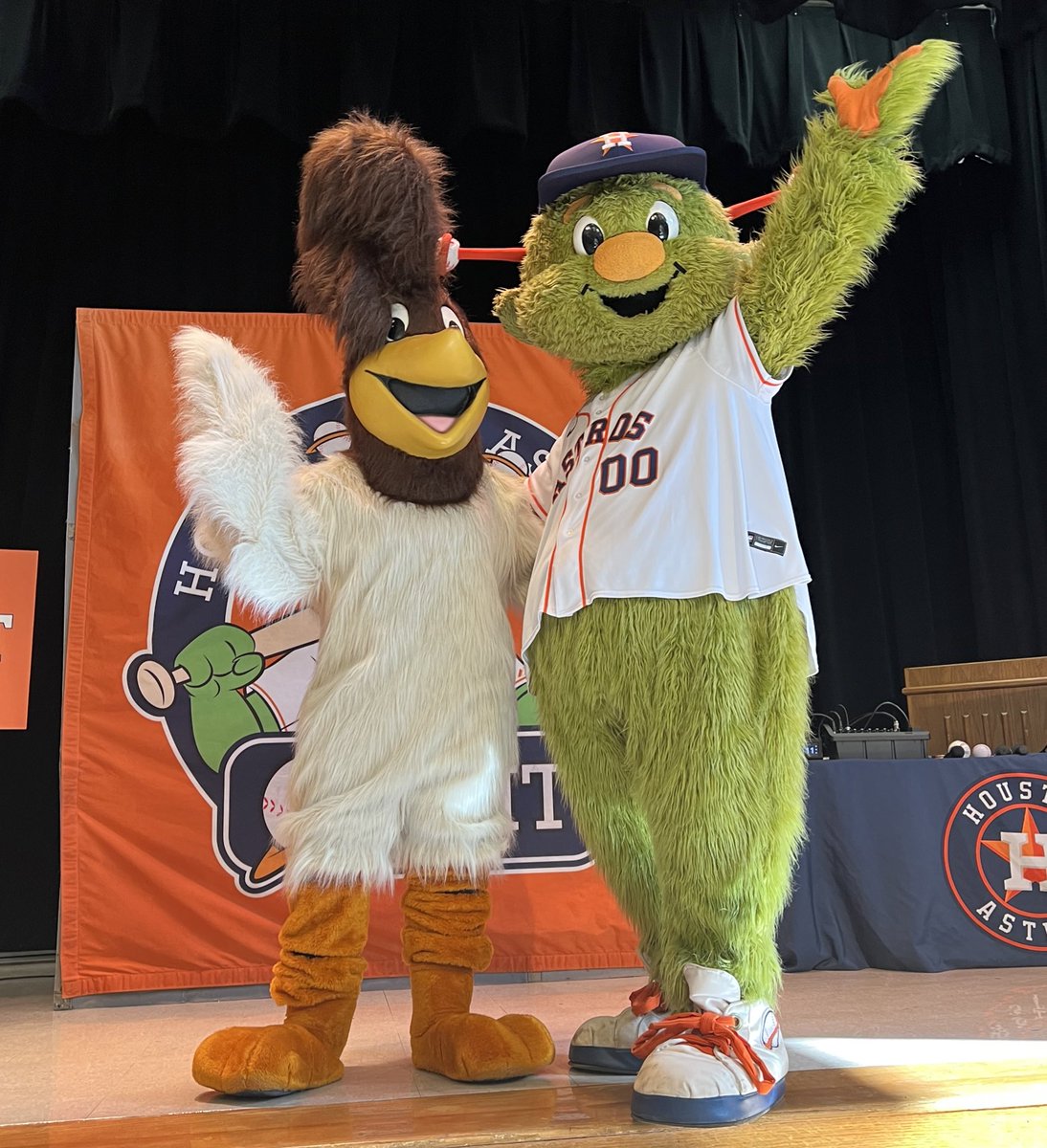 Thank you to the Houston Astros for loaning us their amazing Mascot to help our Roadrunners learn today! We can never teach too much on the importance of the 6 pillars of Character! 
#HHEPTA #HHERoadrunners #GrowingTogether <a href="/hheptakingwood/">Hidden Hollow PTA</a> <a href="/OrbitAstros/">Houston Astros Orbit</a> <a href="/astros/">Houston Astros</a>