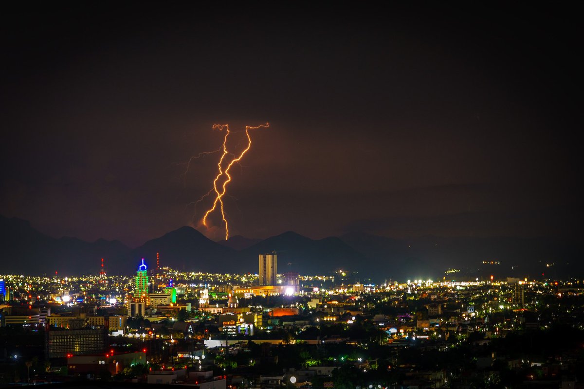 alfrekjv's tweet photo. A solo 10 años de la caída de la gran Tenochtitlán, se fundó la ciudad de Culiacán de Rosales. La ciudad que lo tiene todo. Una ciudad bendecida por los dioses del atardecer.

#491AniversarioCuliacan https://t.co/KrVto1DfjX
