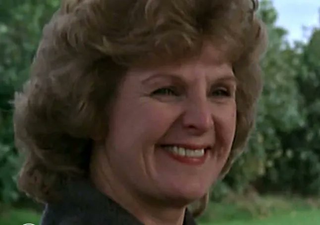 TalkingPicsTV's tweet photo. Dolly goes on a date with Vic but the fact is she's not yet over Harry. WIDOWS (1985) at 11pm #AnnMitchell #MaureenOFarrell #DebbyBishop #FionaHendley https://t.co/2rR8J9Ytxd