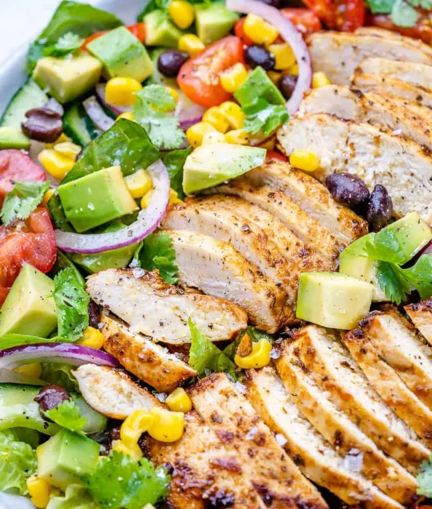 #Recipe | Southwest Chicken Salad 

#maincourse #chicken #salad #foodblogger #foodie 

buff.ly/3UHpPFE 

via <a href="/renaawada/">Claramotos</a>