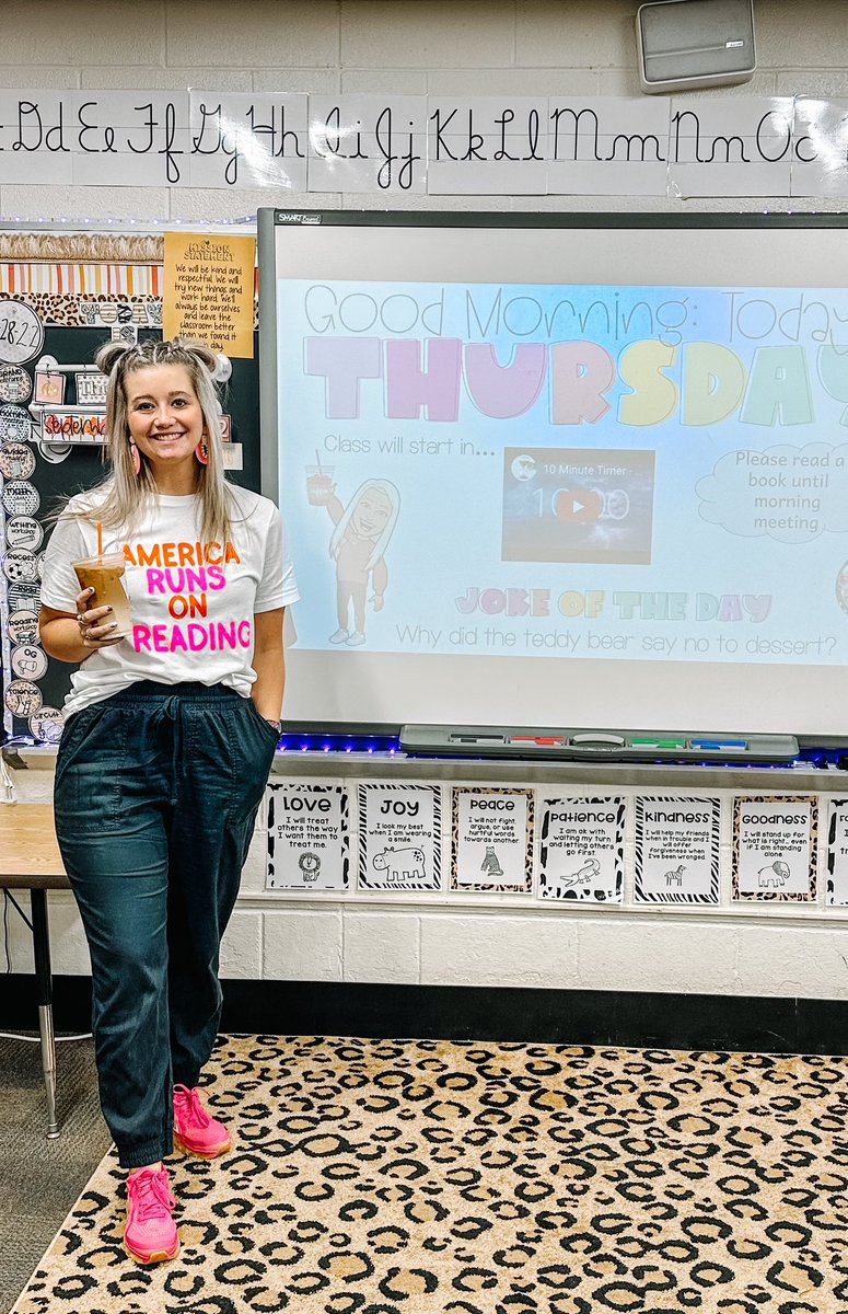 WooMrsWilson's tweet photo. America Runs on Reading 🧡💗 Teachers run on Dunkin’ ☕️ https://t.co/u10Boghm7Z