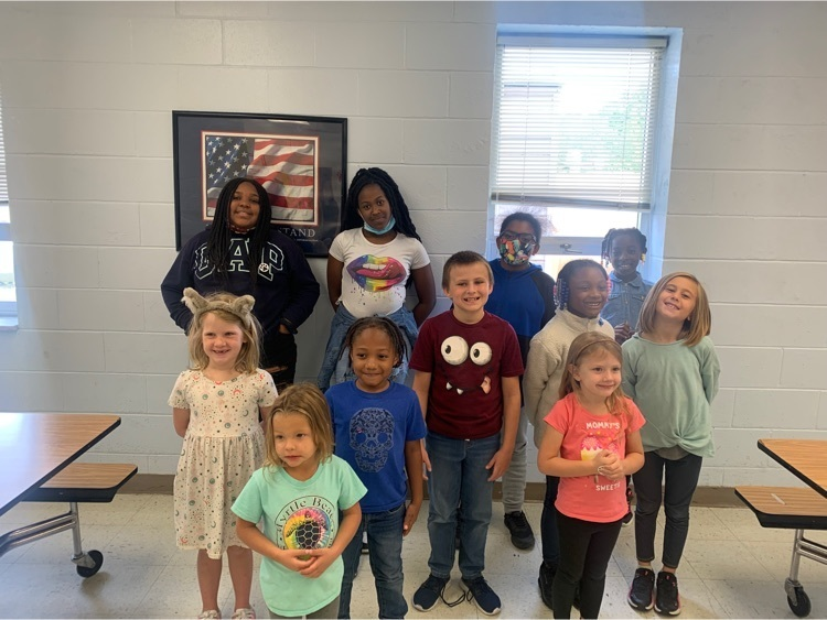 KingandQueenCo5's tweet photo. KQES had their September Green Zone celebration today. Every month, classroom teachers choose a student from their class that exhibits positive behavior, attitude, and academic habits. We are so proud of our awesome recipients for this month!  Keep up the great work! 💚 https://t.co/guoSOrRDlB