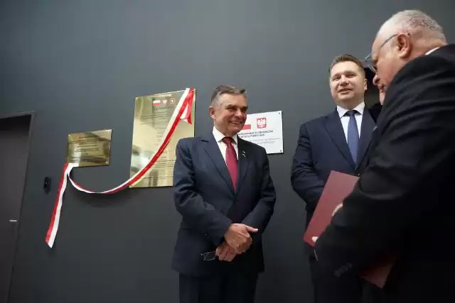 boryspandov's tweet photo. Uniwersytet Przyrodniczy w Lublinie na otwarcie roku akademickiego podpalił konia ku uciesze gawiedzi (w tym Czarnka) https://t.co/1FAyrZabk8