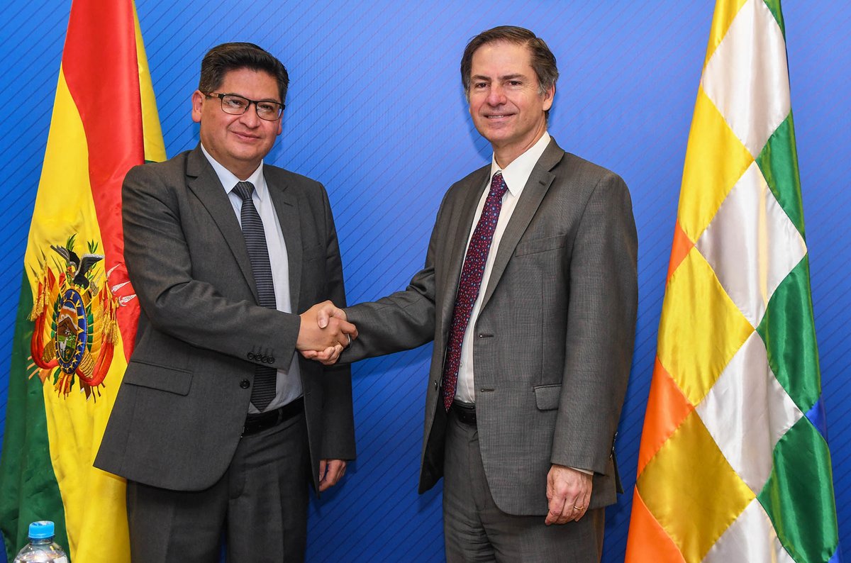 CF_Jaramillo's tweet photo. Productiva reunión con los ministros de @minplanifica, Sergio Cusicanqui, y de @economiabo, Marcelo Montenegro. Conversamos sobre las oportunidades de #desarrollo de #Bolivia y les reiteré el compromiso del @BancoMundialLAC con las prioridades del país. https://t.co/Jr8tRvuxkm