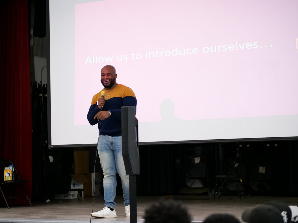 BeNobleSchools's tweet photo. We also had TWO special guests join us! A special THANK YOU to @chicagobulls player @AndreDrummond and @TheBlackBreadC0 CoFounder, Charles Alexander for celebrating with us and speaking LIFE into our students! We appreciate the support for our scholars. https://t.co/UwCdJkE1lN