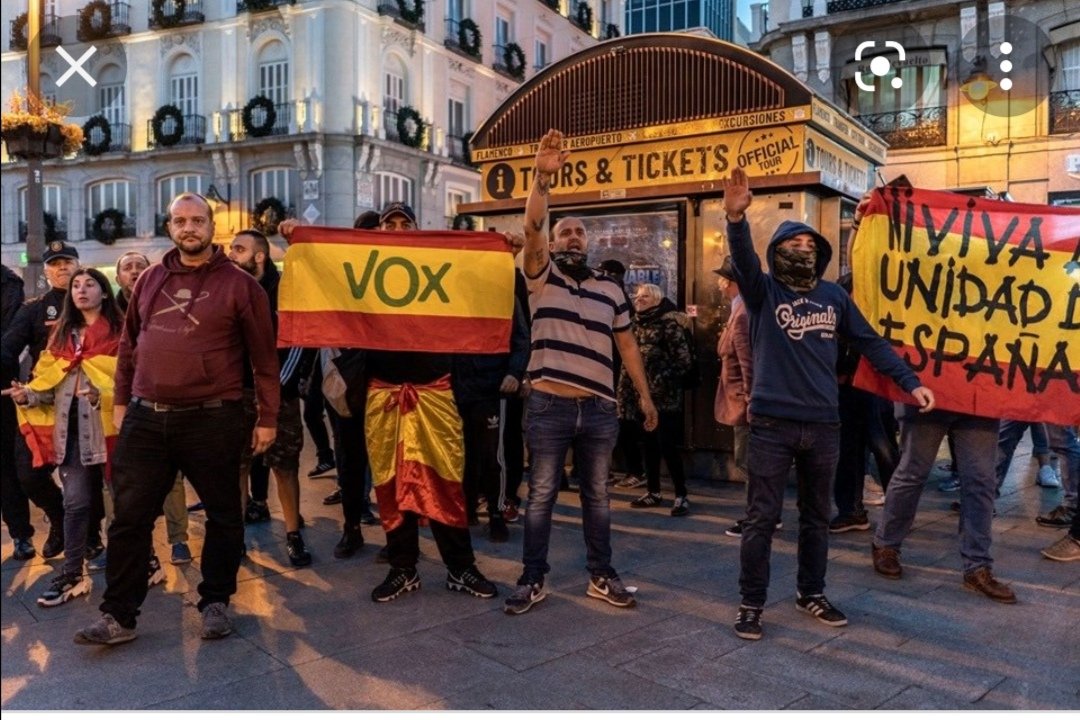 Malakus15's tweet photo. @HosteleroVcia @voxjovenes @vox_es @Santi_ABASCAL @ivanedlm @Jorgebuxade @FigaredoJoseM @AlbertoTPaneque @Ortega_Smith @VOX_Cataluna @Igarrigavaz @monasterioR Dejen de usar y ensuciar la que también es mi bandera. Solo la usáis para reprimir y adoctrinar a los jóvenes y adolescentes, nazis.
Nunca se os vio con ella en un desahucio o un comedor social.
¿Te quedó claro el significado de adoctrinar?
#MacarenaTeniaRazon
#VoxNazi https://t.co/gluwQURNHf