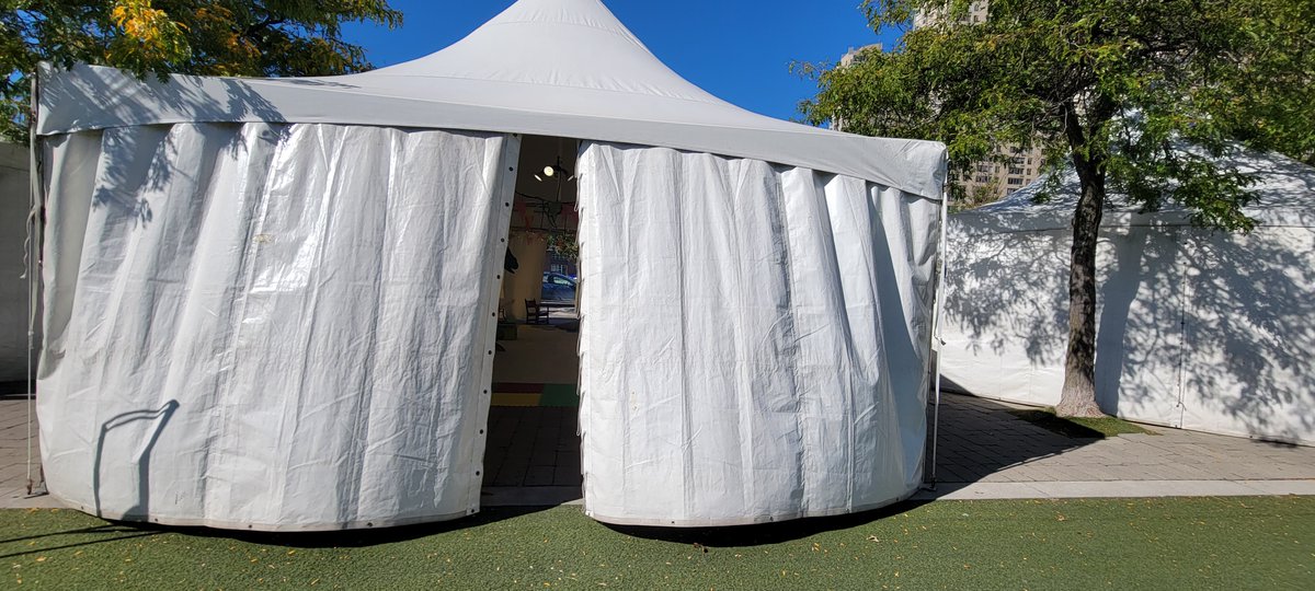BookBankCanada's tweet photo. The @festofauthors ends this wknd, so head on down to @HarbourfrontTO to enjoy all the bookish fun. Be sure to stop by our #Storydrop tent - to pose for a #StorybookSelfie, create one-of-a-kind scales for our dragon Daisy &amp; enjoy a book in our #booknook. #books4kids #TIFAkids https://t.co/kyVYwfxh26