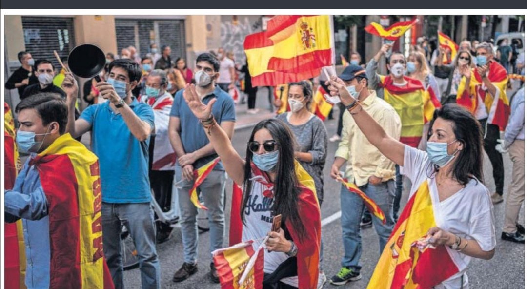Malakus15's tweet photo. @HosteleroVcia @voxjovenes @vox_es @Santi_ABASCAL @ivanedlm @Jorgebuxade @FigaredoJoseM @AlbertoTPaneque @Ortega_Smith @VOX_Cataluna @Igarrigavaz @monasterioR Dejen de usar y ensuciar la que también es mi bandera. Solo la usáis para reprimir y adoctrinar a los jóvenes y adolescentes, nazis.
Nunca se os vio con ella en un desahucio o un comedor social.
¿Te quedó claro el significado de adoctrinar?
#MacarenaTeniaRazon
#VoxNazi https://t.co/gluwQURNHf