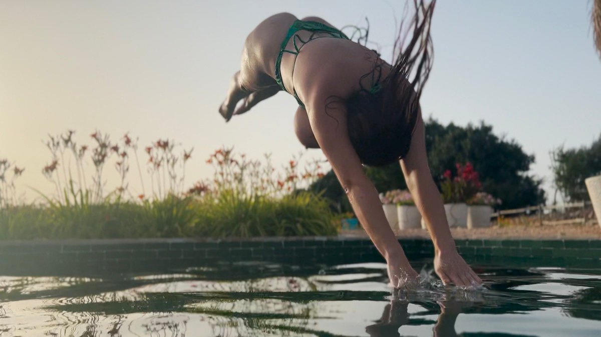 Lucy__Vixen's tweet photo. Splash 🧜‍♀️ all the fun filming underwater with this vid https://t.co/mnXjNG1QuA https://t.co/PVhVSHlmiy 💦 https://t.co/lMsUnTVQc6