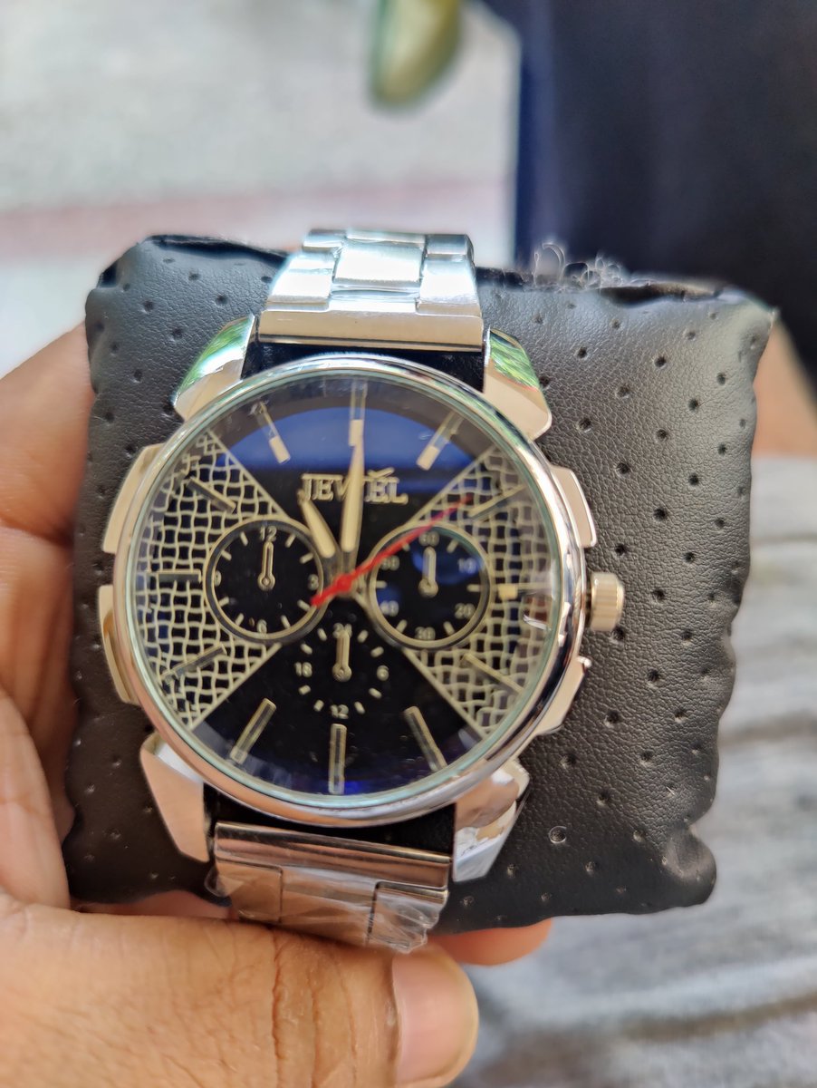 SureshRayi007's tweet photo. @flipkartsupport I am very dissapointed and frustrated with flipkart, I have ordered a diesel watch and received a cheap use and throw watch in the diesel packaging, I have purchased many items from flipkart but this is the first time I have been scammed. https://t.co/d0IyZ23GTG