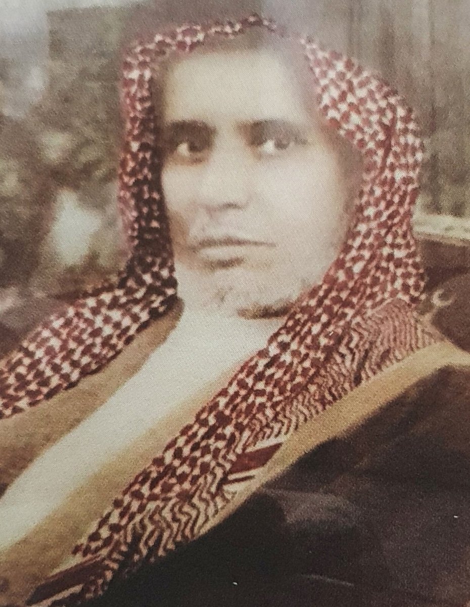 khalilfarran's tweet image. صورة لصينية فضية مقدمة إلى #الأمير_محمد_بن_عبد_العزيز_بن_ماضي رحمه الله 
#أمير_الخبر  تقديرًا لجهوده في مساعدة طاقم #طائرة_بريطانية أثناء هبوطها الاضطراري في  يناير عام 1942 .
الصينية نقشت عليها عبارات الشكر و الثناء و شهادة تقدير نظير جهوده ، بعد أن وقع الحادث في منطقته .