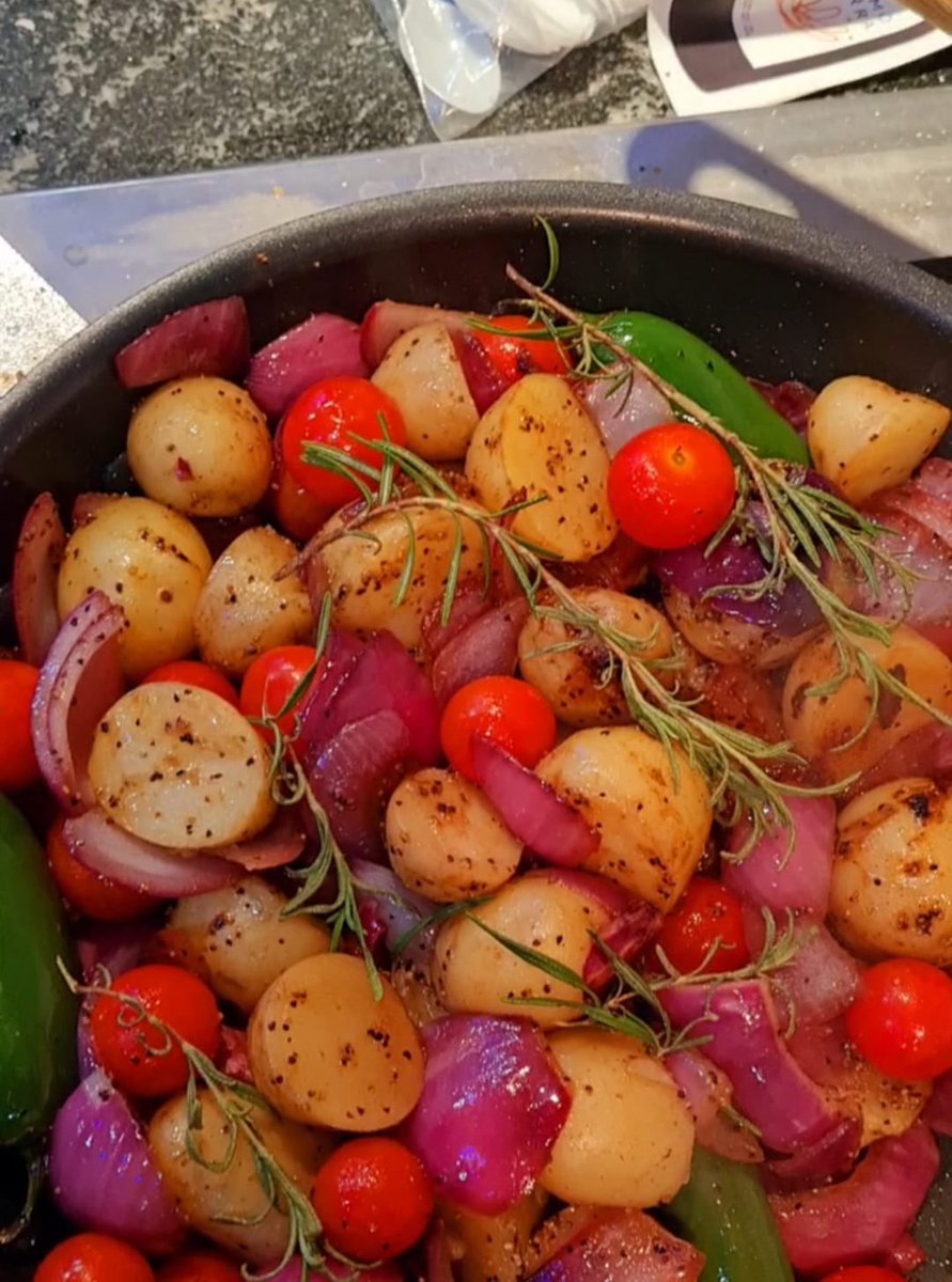 Un nuevo concepto de enseñar como preparar platillos exclusivos,SmartChef puedes participar mientras te sirven un buen vino en mi caso buena música buena charla y la cena esto es una creación del <a href="/GALLONEGRO777/">GALLO NEGRO RADIO HOST</a> Gallo Negro y Genaro VA mucha suerte amigos