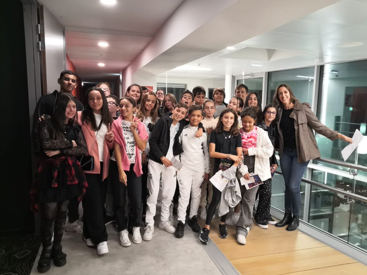 Clg_Bonnard's tweet photo. Première sortie très réussie à la Scène 55 pour le "Club Soirées Spectacles" de Mme Remires, le 27 septembre. L'époustouflant spectacle Tap Factory a conquis les élèves du collège !
#scène55 #tapfactory
#EAC https://t.co/ouzmShnF5s