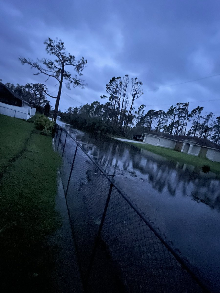 FL_StormSpotter's tweet photo. Hurricane Ian was bad.  Thankfully the house is pretty much still in tact.  We were in the western eyewall for hours yesterday. https://t.co/rGnaSRJsrG