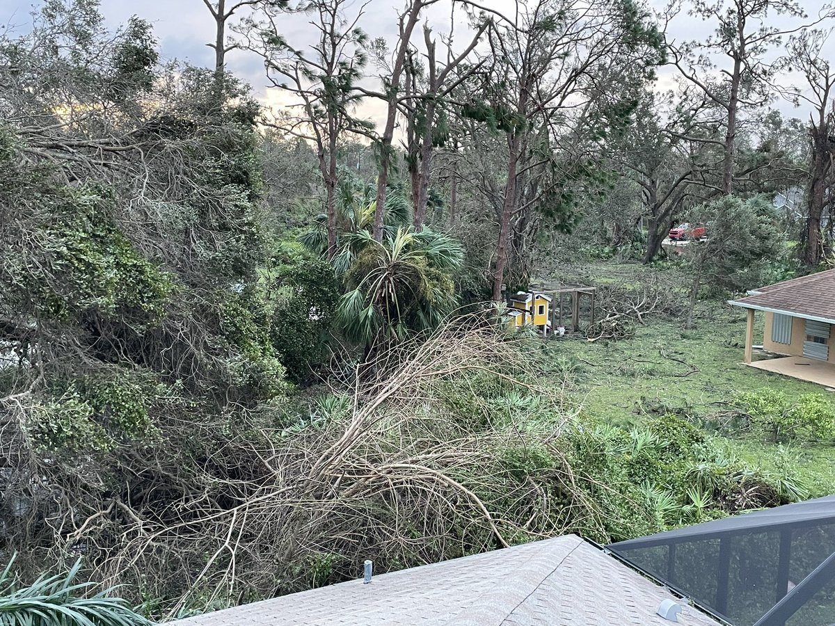 FL_StormSpotter's tweet photo. More Hurricane Ian damage from North Port. https://t.co/wMi7MzFluq