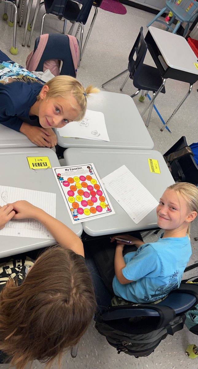 Getting to play games to get to know each other at school is fun! ❤️