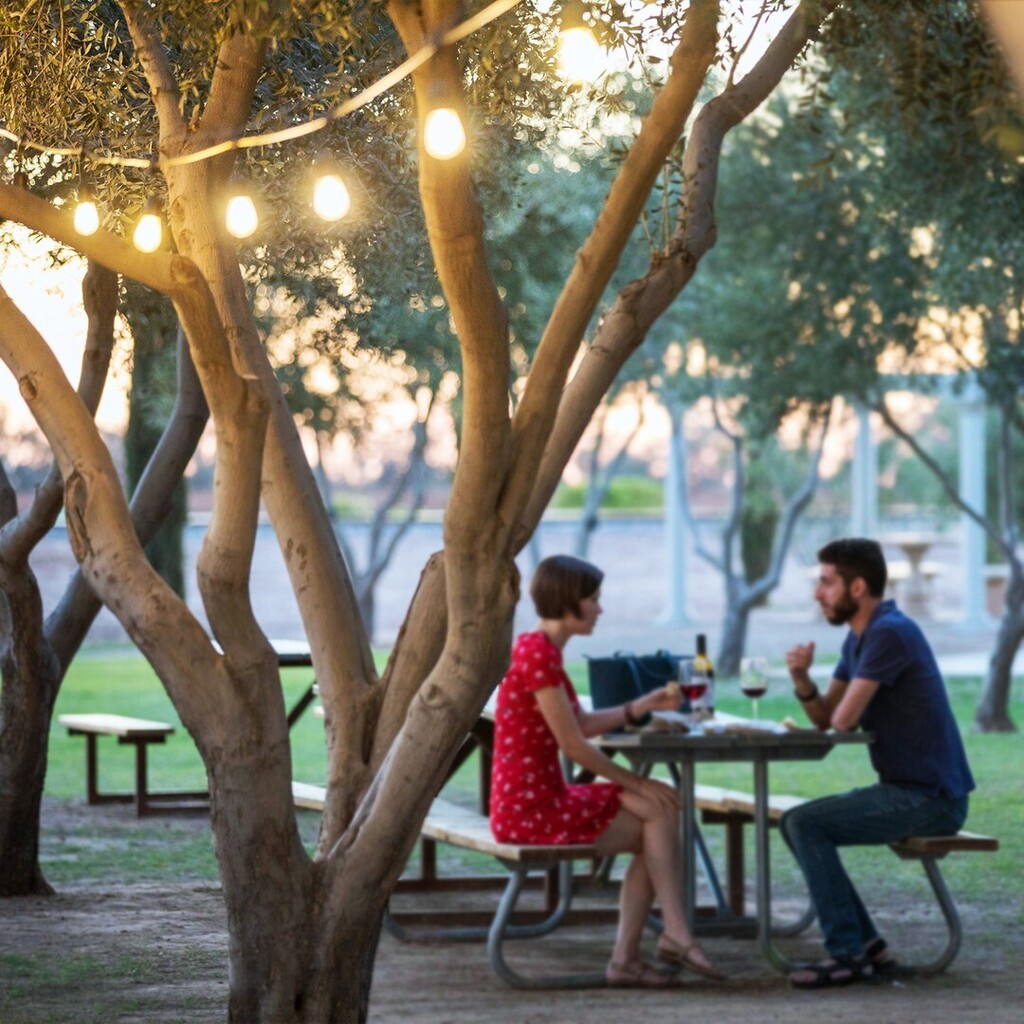 Wind down your work week💼 every #Thursday through #Saturday with Sundown Sippin' at the Mill!  Enjoy $3 off #bar items and $6 off #sangria🍹 carafes and #beer🍺 pitchers from 7-9 PM, because why limit #happyhour to just one hour?!

#datenight #happyhou… instagr.am/p/CjGnJAAhpF_/