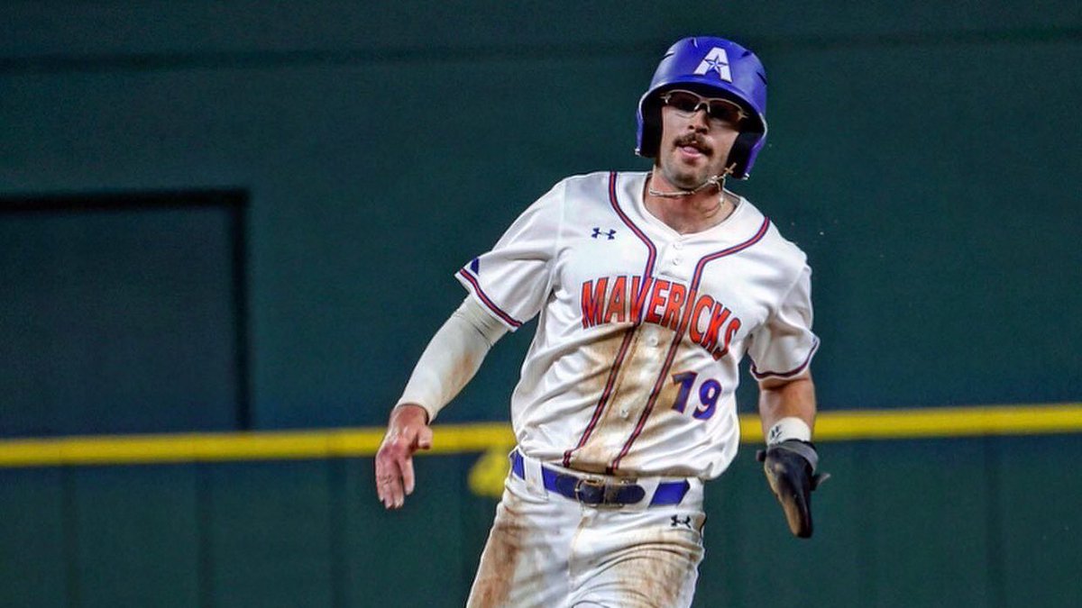 UTAMavsBSB's tweet photo. Happy Birthday, Nick! 🥳 https://t.co/ZUWYiVg9yE