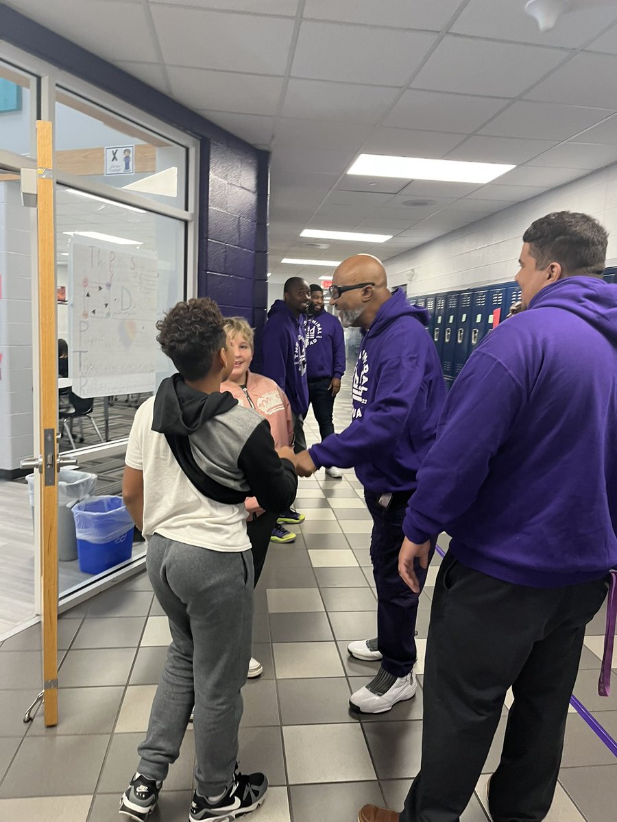 Styles_MarlonJr's tweet photo. @TheAdmiralSquad serving as difference makers today @Highview6th. We visited every single classroom today to lift up the school and inspire positivity. We made some impactful connections with the students. #MiddieRising #myohioclassroom #JoyInEducation https://t.co/c5tnxZ2awm
