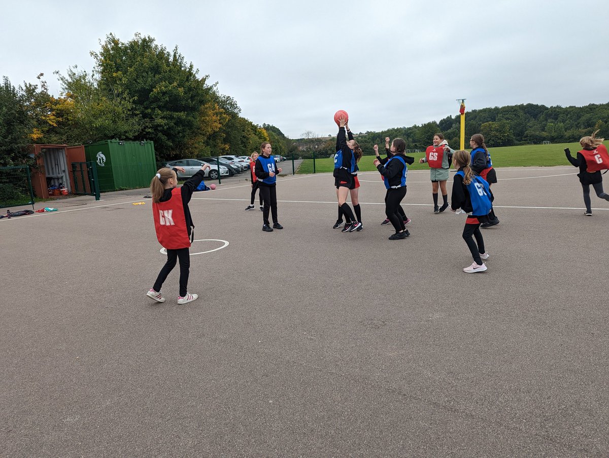 Our New Concept Curriculum has got off to a flying start with all years focusing on Resilience through 'invasion games'. These girls are playing adapted versions of netball to learn about 'marginal gains' through scoring. Fab vibes! #PEforALL <a href="/robertbms/">Robert Bloomfield Academy</a> <a href="/PEScholar/">PE Scholar</a> <a href="/Lee_Sullivan85/">Lee Sullivan</a>