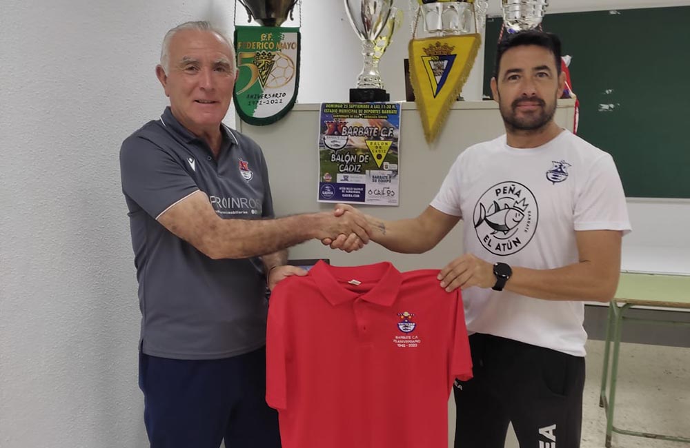 El técnico de San Fernando Jesús Pecci (<a href="/jesulitocp/">jesus cruz pecci</a>) vuelve a los banquillos 19 meses después para hacerse cargo del Barbate y será rival del GE Bazán y del filial del <a href="/SanFernando_CD/">San Fernando CD</a>, en los que triunfó por todo lo alto.
deportedelaisla.com/2022-09-29/ge-…