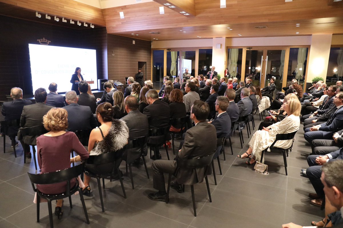 ConchaAndreu's tweet photo. Es ilusionante ver cómo el sector empresarial confía en #LaRioja y se expande abriendo nuevas sedes y generando más empleo. Gracias @Reale_Seguros por la invitación a vuestra inauguración y por el compromiso con nuestra tierra. https://t.co/GZgEXhrJii
