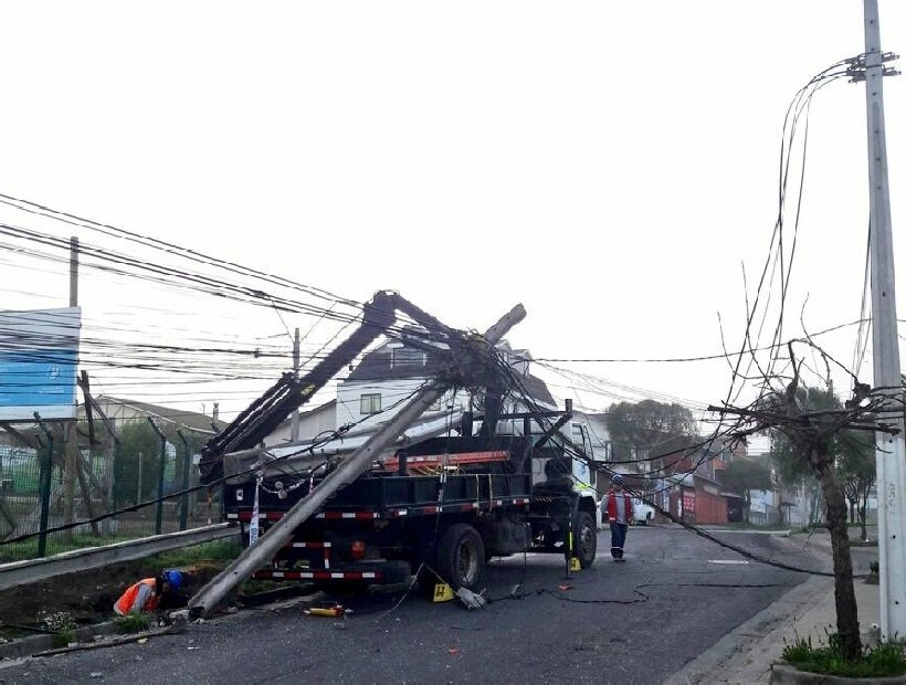 Jully_carbonell's tweet photo. @CgePruebas parece que un camión se llevó los cables y se fue la luz... manden a los técnicos rápido !! La florida con rojas Magallanes, La serena https://t.co/MGpwKprX9L