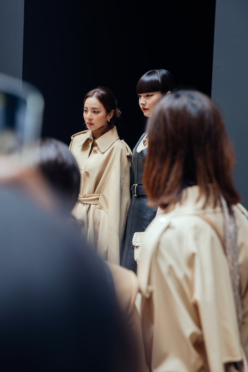 krungy21's tweet photo. #Dara #PFW #Chloe https://t.co/GOiQjot9vu